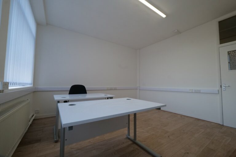 Room211.3 1920x1080 1 768x512